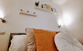 Elunà Assisi Home